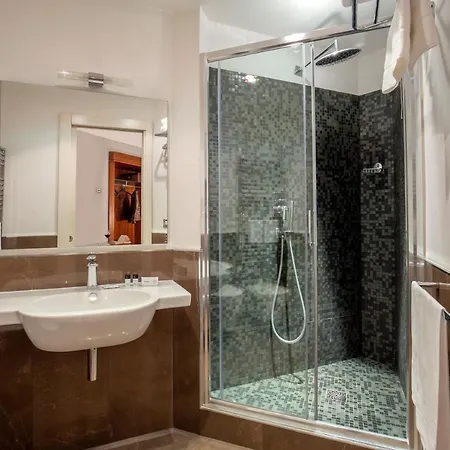 Western Astrid מלון 3*